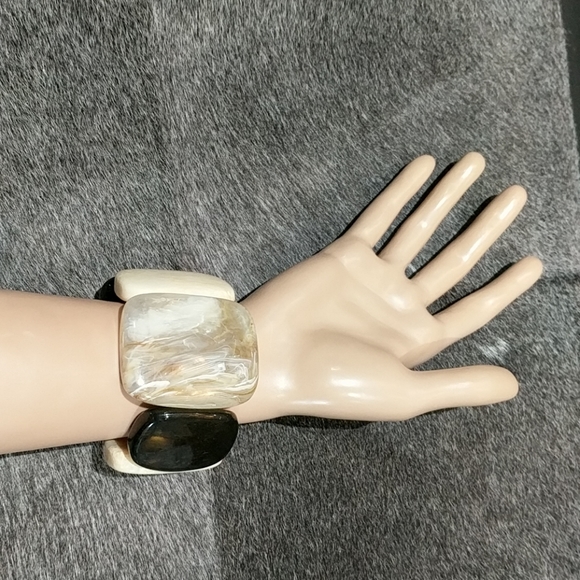 POLISHED TAGUA Stretch Bracelet Ivory Tan Black - Picture 2 of 7